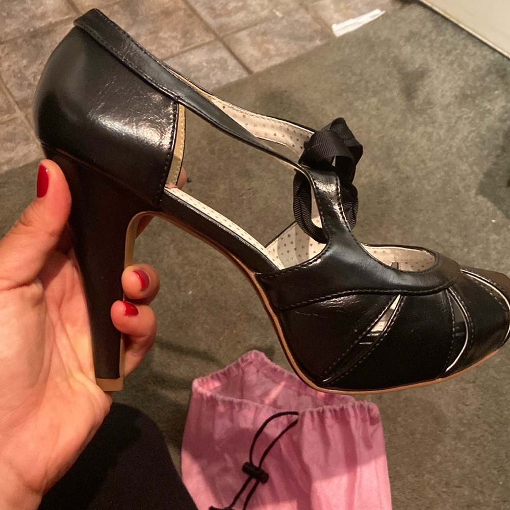 Pin-up heels